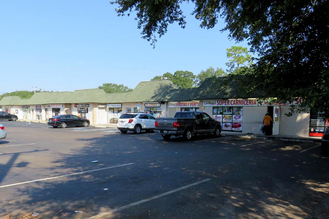 Commercial retail development and shopping center in Florida